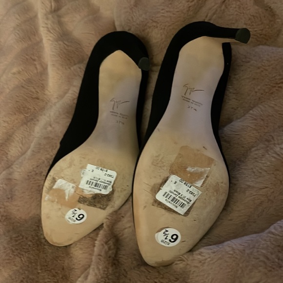 Giuseppe Zanotti - Black suede ruffle heels - Picture 5 of 8